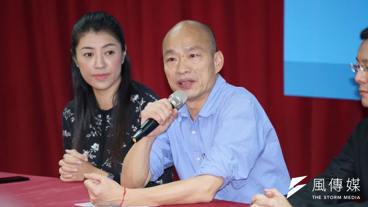 高雄市長韓國瑜(右)中午先拜會朱立倫,下午隨即見前國民黨主席連戰。(盧逸峰攝)