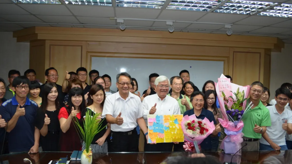 雲林縣府農業處長林慧如接受民進黨徵召,即將轉換跑道參選斗六市長,為專注投入選戰及選民服務,林於今(30)辭去農業處長一職,同仁們不捨的為她舉辦一場歡送會。(圖/雲林縣政府提供)