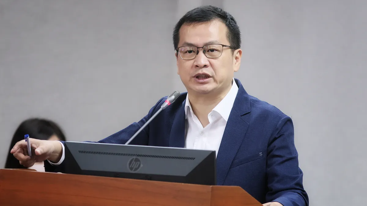 立委羅智強痛批民進黨能源政策終於轉彎,但已浪費了台灣十年布局。(資料照,柯承惠攝) 立委羅智強痛批民進黨能源政策終於轉彎,但已浪費了台灣十年布局。(資料照,柯承惠攝)