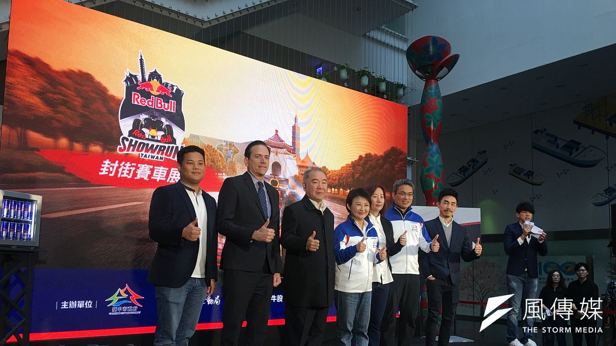 F1封街賽車展演3/8在台中市市政路舉行,盧秀燕強調,台灣首次引進F1賽車活動,讓車迷大飽眼福,也讓國際看見台中的城市魅力。(圖/王秀禾攝) F1封街賽車展演3/8在台中市市政路舉行,盧秀燕強調,台灣首次引進F1賽車活動,讓車迷大飽眼福,也讓國際看見台中的城市魅力。(圖/王秀禾攝)