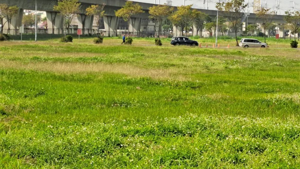 仁武92期重劃區植草綠化作業已於日前施工完成。(圖/高雄市工務局提供)