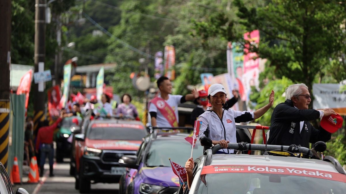 選前最後時刻,花蓮縣長候選人Kolas把握時間在花蓮市掃街。(圖/Kolas競選辦公室提供) 選前最後時刻,花蓮縣長候選人Kolas把握時間在花蓮市掃街。(圖/Kolas競選辦公室提供)