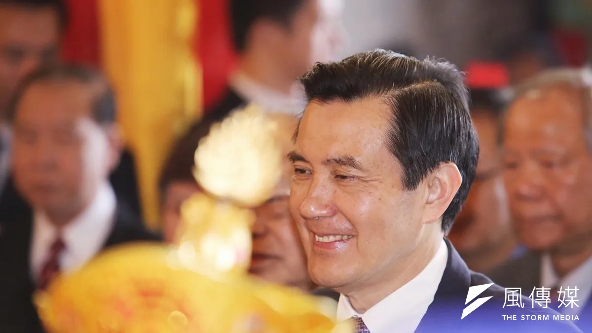 前國民黨立委張碩文透露,總統馬英九要是不放手讓國民黨主席朱立倫做事,已有黨代表醞釀提案開除馬英九黨籍。(圖為馬英九27日到指南宮參拜,林韶安攝)