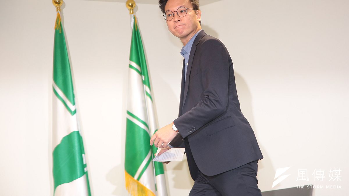 2023年6月13日,民進黨前副秘書長林飛帆召開記者會宣布退出立委選舉。(資料照,顏麟宇攝) 2023年6月13日,民進黨前副秘書長林飛帆召開記者會宣布退出立委選舉。(資料照,顏麟宇攝)