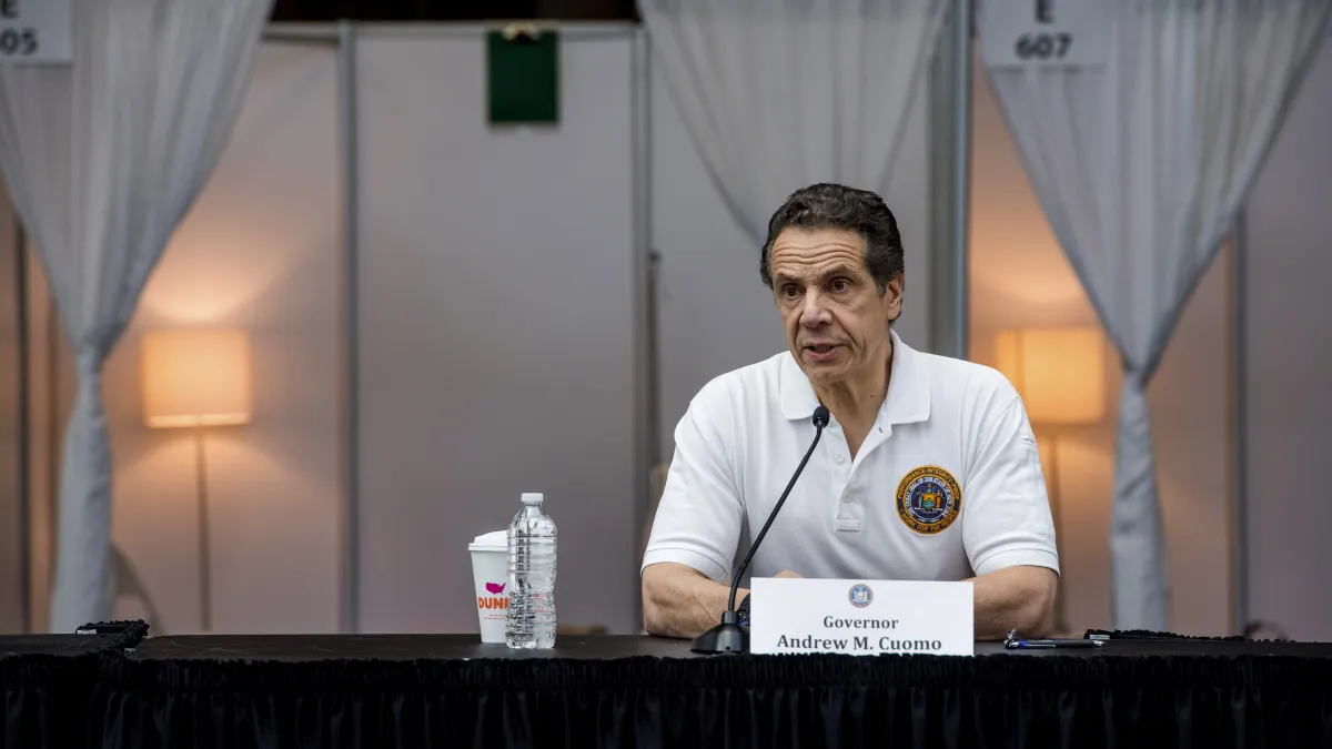 2020年,新冠肺炎(武漢肺炎)疫情重創美國,紐約州州長郭謨(Andrew Cuomo)擔當抗疫重任(AP)