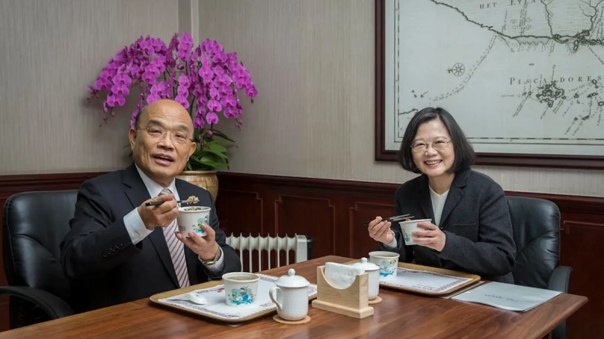 蔡英文總統臉書肯定行政院長蘇貞昌四年的努力,總統府並表示春節會啓動內閣改組。(蔡英文臉書)