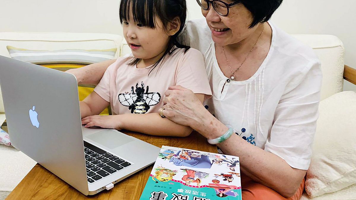 新北市圖祖父母節辦阿公阿嬤嚐鮮線上課程。(資料照/新北市立圖書館提供) 新北市圖祖父母節辦阿公阿嬤嚐鮮線上課程。(資料照/新北市立圖書館提供)