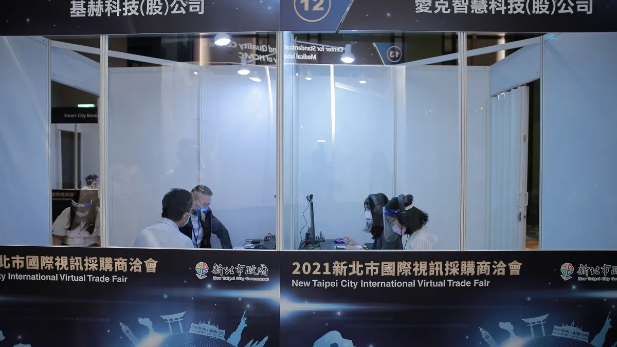 「2021新北市國際視訊採購商洽會」,總計促成150家國內5G及AIoT、運動科技、防疫科技等業者與國際買主商洽,成功創造逾19億元海外潛在訂單。(圖/新北市政府)