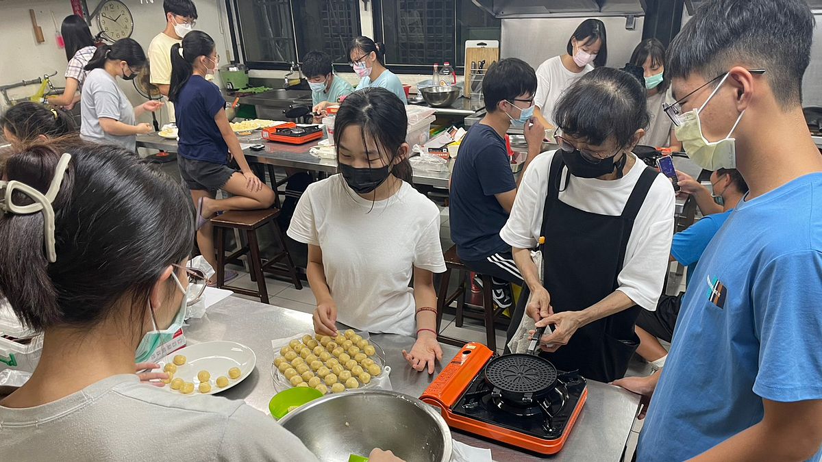 台中市府勞工局辦青少年職業探索營,協助青少年發掘職業興趣-手作烘焙實作班。(圖/台中市政府) 台中市府勞工局辦青少年職業探索營,協助青少年發掘職業興趣-手作烘焙實作班。(圖/台中市政府)