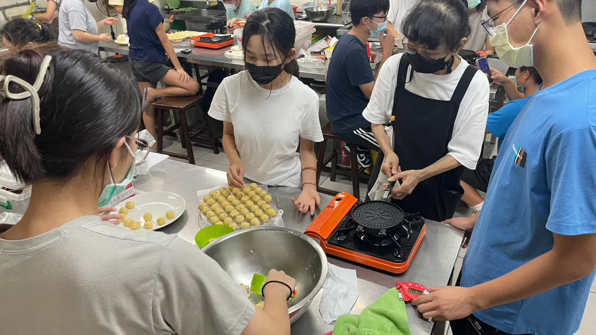 台中市府勞工局辦青少年職業探索營,協助青少年發掘職業興趣-手作烘焙實作班。(圖/台中市政府)