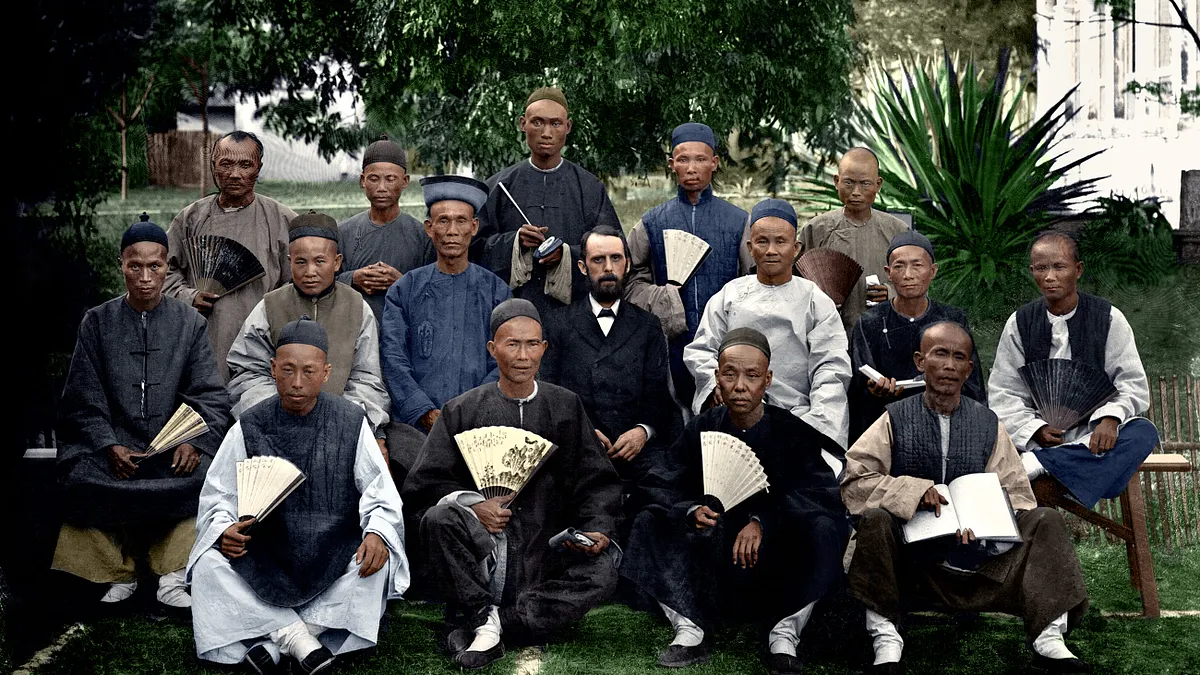 長老會牧師巴克禮在台南神學院與本地信徒合影。(圖/徐宗懋圖文館)