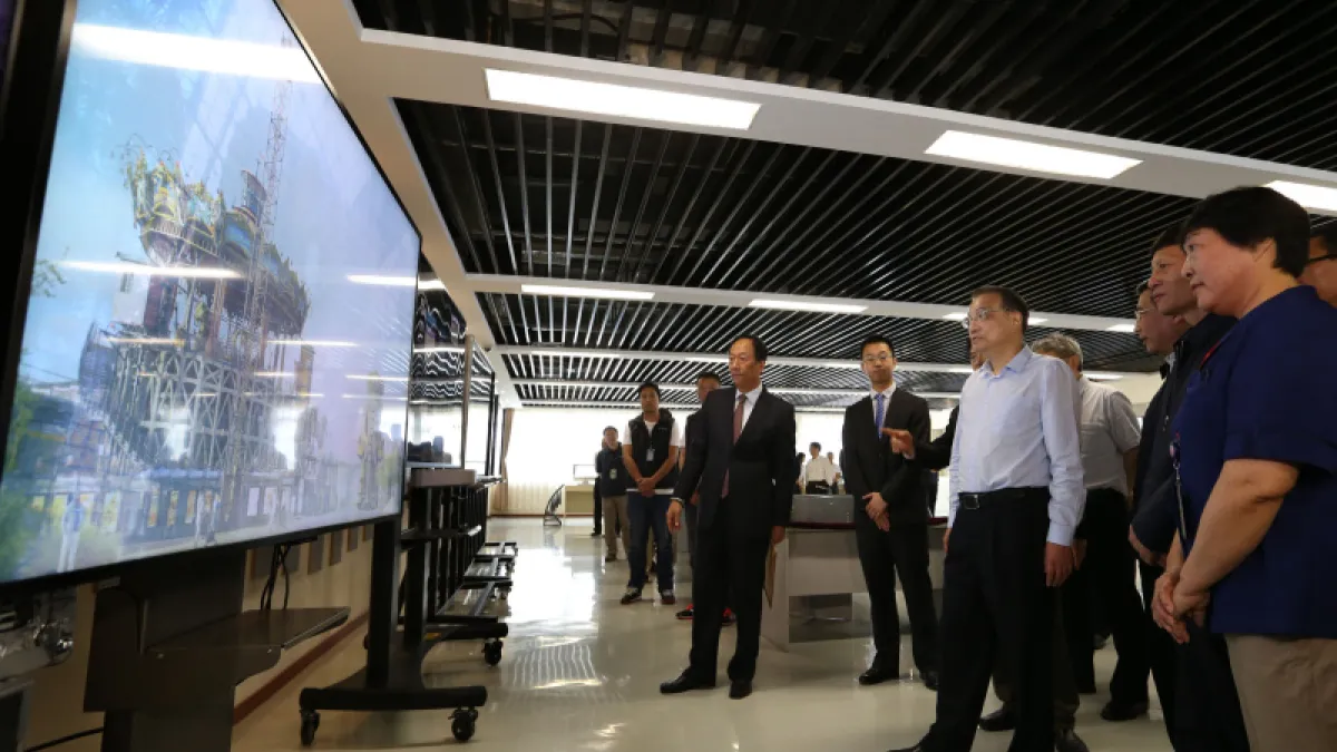 郭台銘見了川普後,李克強即走訪富士康工廠與郭台銘會面,下次,蔡英文是否該見郭台銘?(取自中國國務院官網)