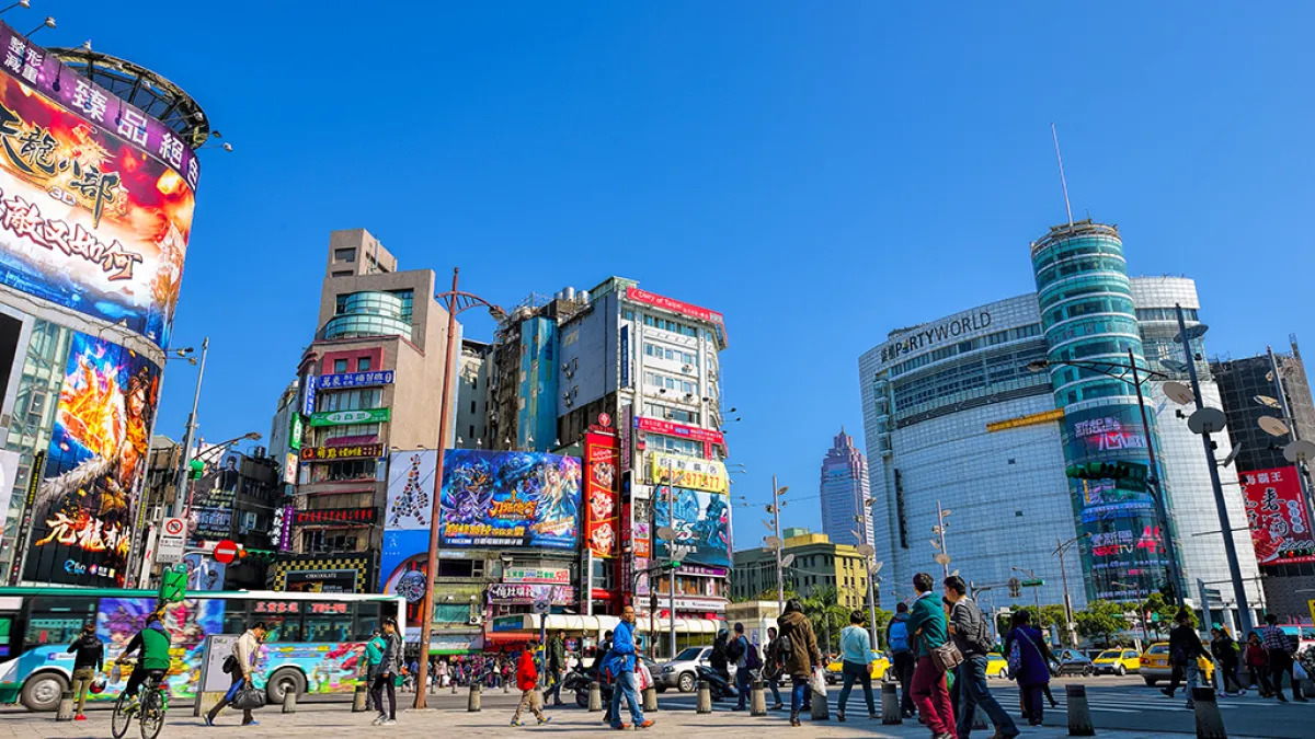 國旅夜市商圈多而真正的景點少。圖為結合了懷舊與現代潮流的西門町商圈。(圖/取自交通部觀光署)