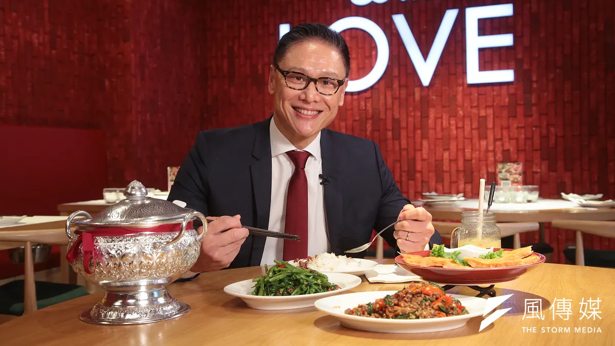 瓦城泰統集團董事長徐承義坦承,第一次吃到泰國菜就愛上它豐富的味道,百吃不膩。(顏麟宇攝)
