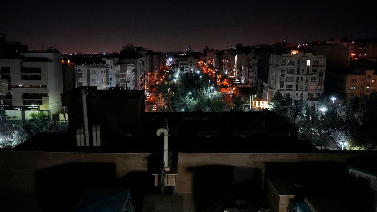 2024年10月26日,伊朗首都德黑蘭凌晨樣貌。(美聯社) 2024年10月26日,伊朗首都德黑蘭凌晨樣貌。(美聯社)