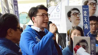 這位當年才20歲出頭的梁天琦,從大學生成為社運要角,後參選失利、現在則是在獄中…(圖/維基百科)