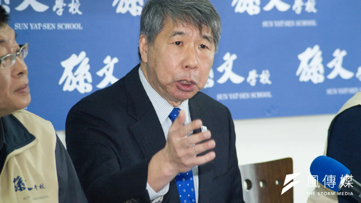 被視為前國民黨主席洪秀柱人馬的台灣大學政治系教授、孫文學校總校長張亞中,7日宣布投入國民黨2020年總統初選。(甘岱民攝)