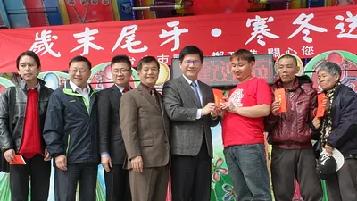 鄭功進議員辦寒冬送暖餐會 林佳龍現場發紅包