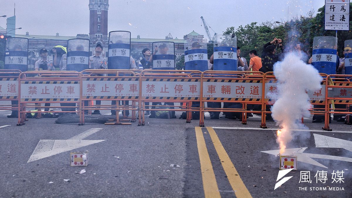 作者認為,以加長工時換取加班費,就是勞動部賞賜給樂於加班勞工的糖。五一勞工遊行。(資料照,曾原信攝) 作者認為,以加長工時換取加班費,就是勞動部賞賜給樂於加班勞工的糖。五一勞工遊行。(資料照,曾原信攝)