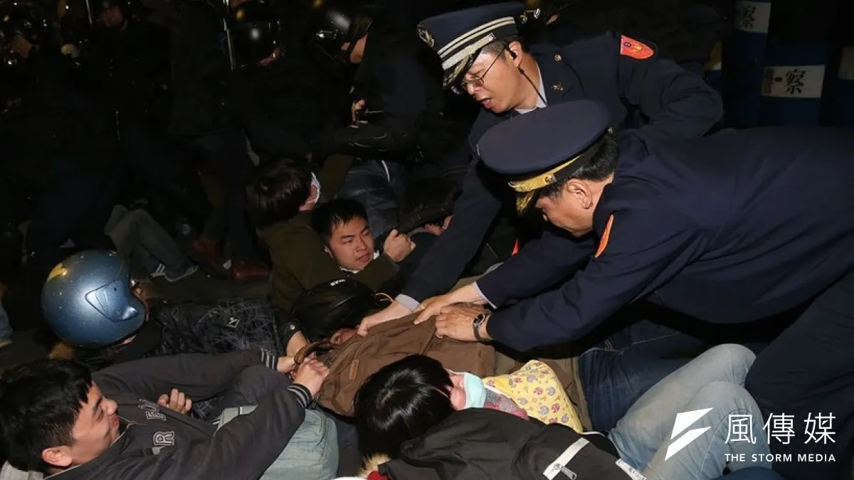 行政院長江宜樺24日舉行記者會,駁斥台聯將警方強制驅離說成是「台版天安門事件」。(吳逸驊攝)