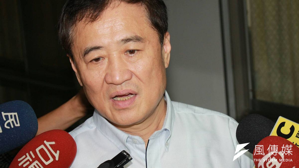 在柯文哲跟姚文智之間要如何選擇?北市副市長陳景峻說,他在北市府做事,現在是政務官,「內閣要不要支持總統或行政院政策?」(資料照,方炳超攝) 在柯文哲跟姚文智之間要如何選擇?北市副市長陳景峻說,他在北市府做事,現在是政務官,「內閣要不要支持總統或行政院政策?」(資料照,方炳超攝)