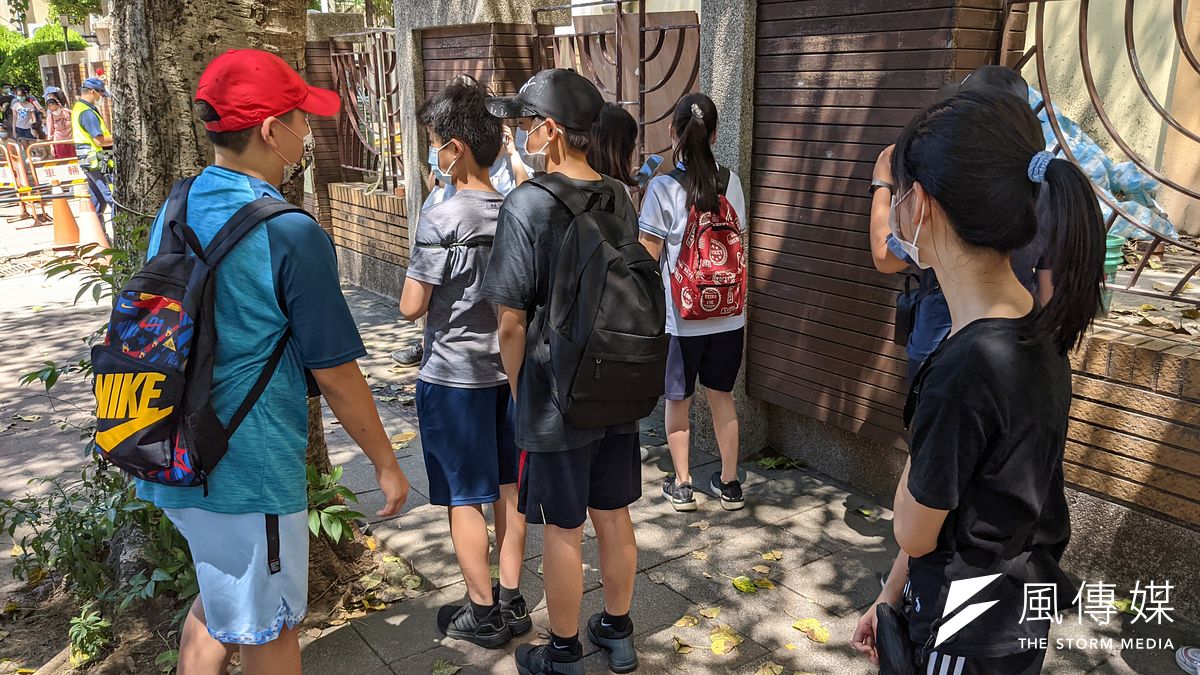 面對Omicron強烈攻勢, 食藥署4月17日通過莫德納兒童疫苗EUA,不過青少年打了疫苗也無法過正常生活。(資料照,顏麟宇攝) 面對Omicron強烈攻勢, 食藥署4月17日通過莫德納兒童疫苗EUA,不過青少年打了疫苗也無法過正常生活。(資料照,顏麟宇攝)