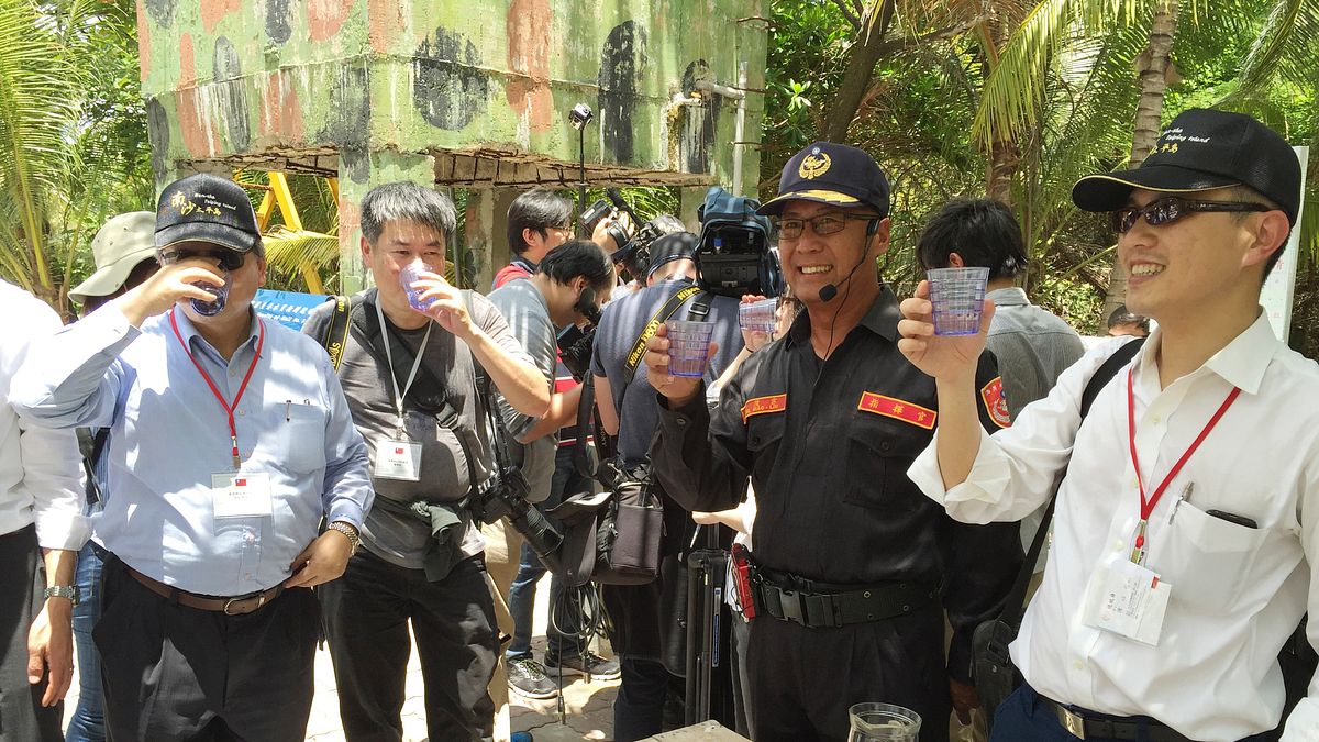 馬英九總統邀中外媒體登上太平島(美聯社) 馬英九總統邀中外媒體登上太平島(美聯社)