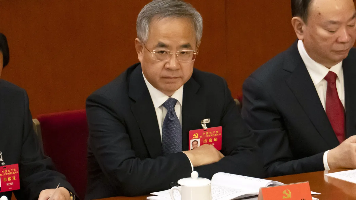 國務院副總理胡春華(見圖)從原本最被看好的第6代領導人,這次二十大被上海市委書記李強後來居上,成了落入冷宮的團派棄子。(資料照,美聯社)