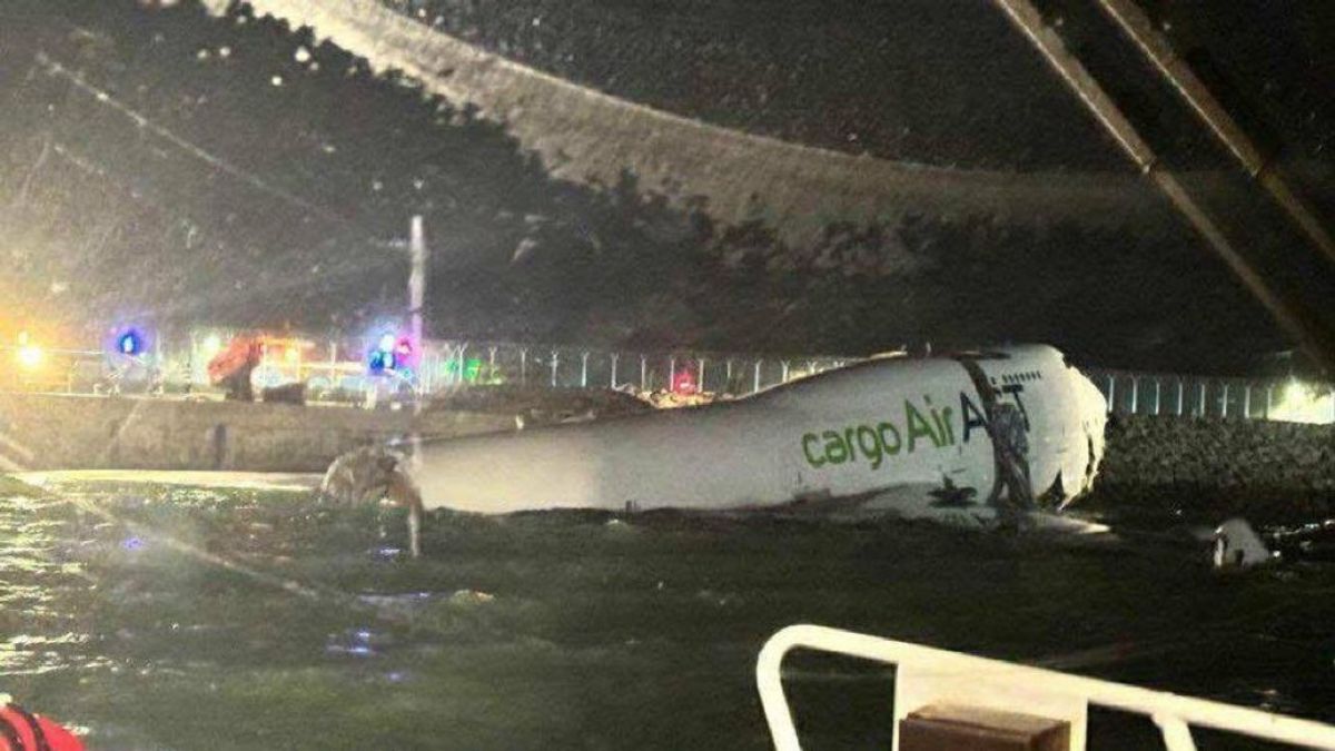 香港機場阿聯酋貨機墜海釀2死!降落「異常偏移」年輕地勤殉職身影曝光