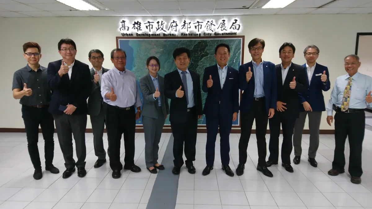 大和房屋工業柳井秀行(右五),率同開發團隊一行人,蒞臨高雄市政府拜會都發局長林裕益(左五)。(圖/高市府都發局提供)