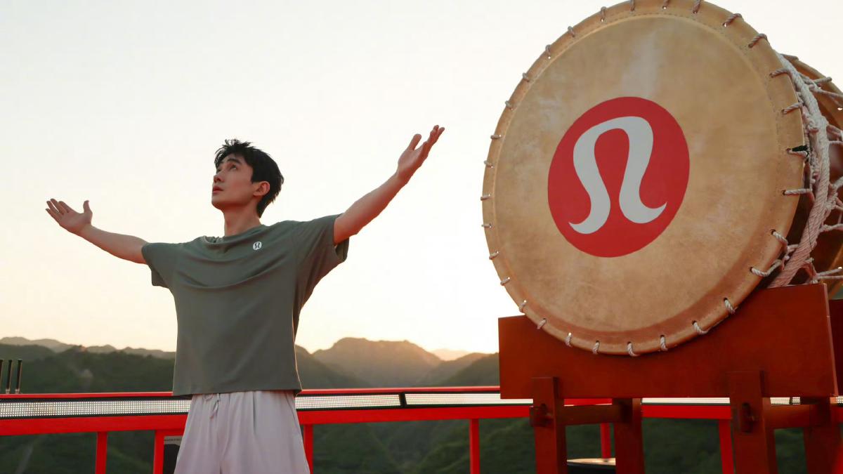 Lululemon行銷活動大翻車!長城城樓擺「日本太鼓」演出,慘遭中國網友群起炎上