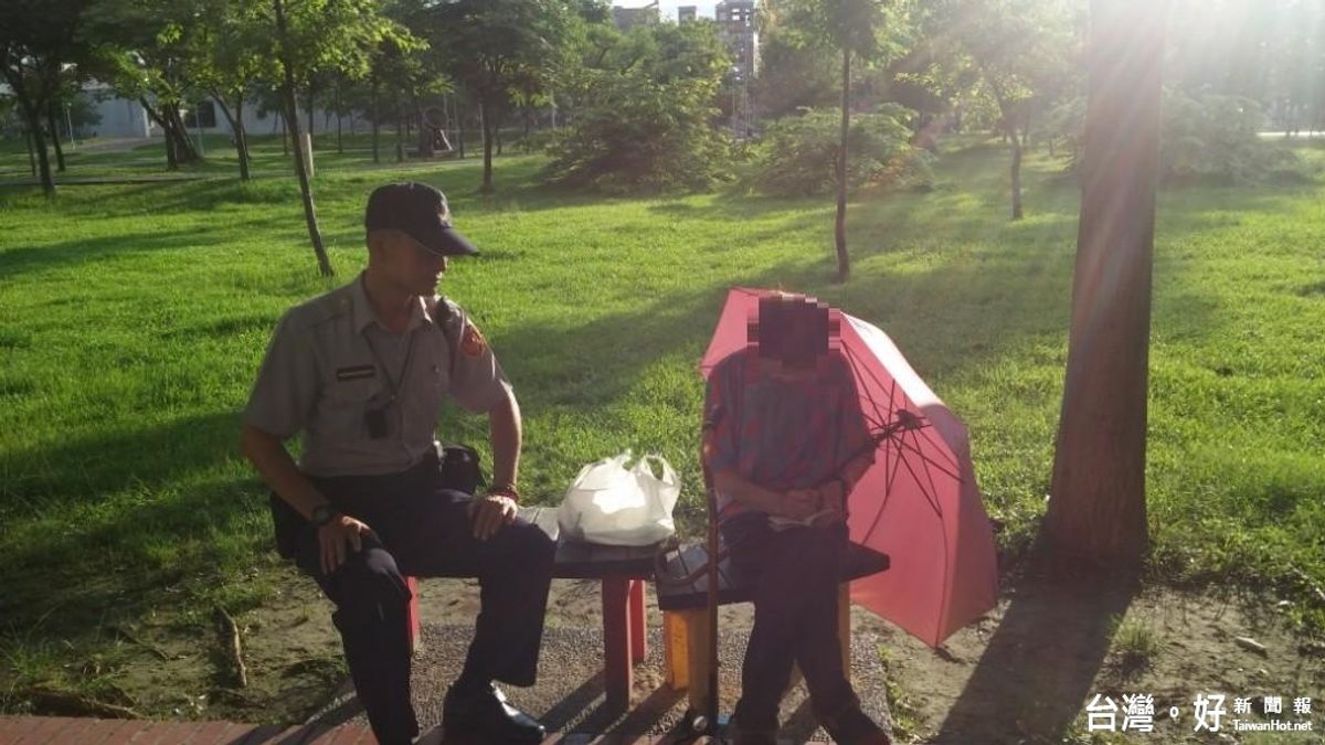 失智老婦公園迷途 警耐心關懷順利送返家 失智老婦公園迷途 警耐心關懷順利送返家