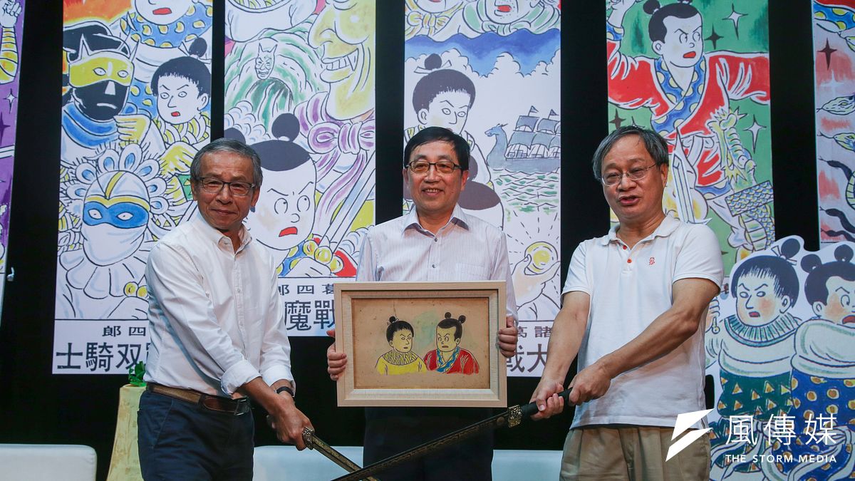 20170925-紙風車劇團年度新戲「諸葛四郎」記者會,導演吳念真(左起)、「諸葛四郎」作者葉宏甲長子葉佳龍、作家小野出席。(陳明仁攝) 20170925-紙風車劇團年度新戲「諸葛四郎」記者會,導演吳念真(左起)、「諸葛四郎」作者葉宏甲長子葉佳龍、作家小野出席。(陳明仁攝)