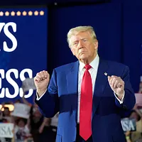 2025年4月29日、米国大統領トランプ氏がミシガン州ウォーレンで就任100日演説を行った。(AP通信) 2025年4月29日、米国大統領トランプ氏がミシガン州ウォーレンで就任100日演説を行った。(AP通信)