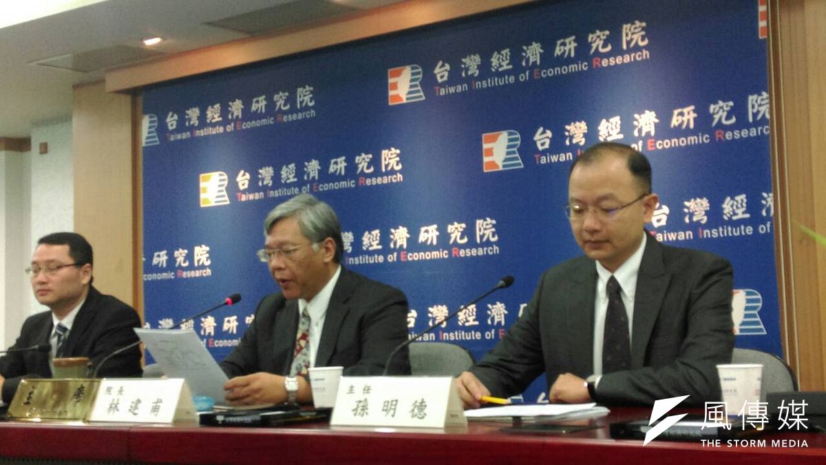 台灣經濟研究院今(25)日公布9月景氣動向調查。(葉瑜娟攝) 台灣經濟研究院今(25)日公布9月景氣動向調查。(葉瑜娟攝)