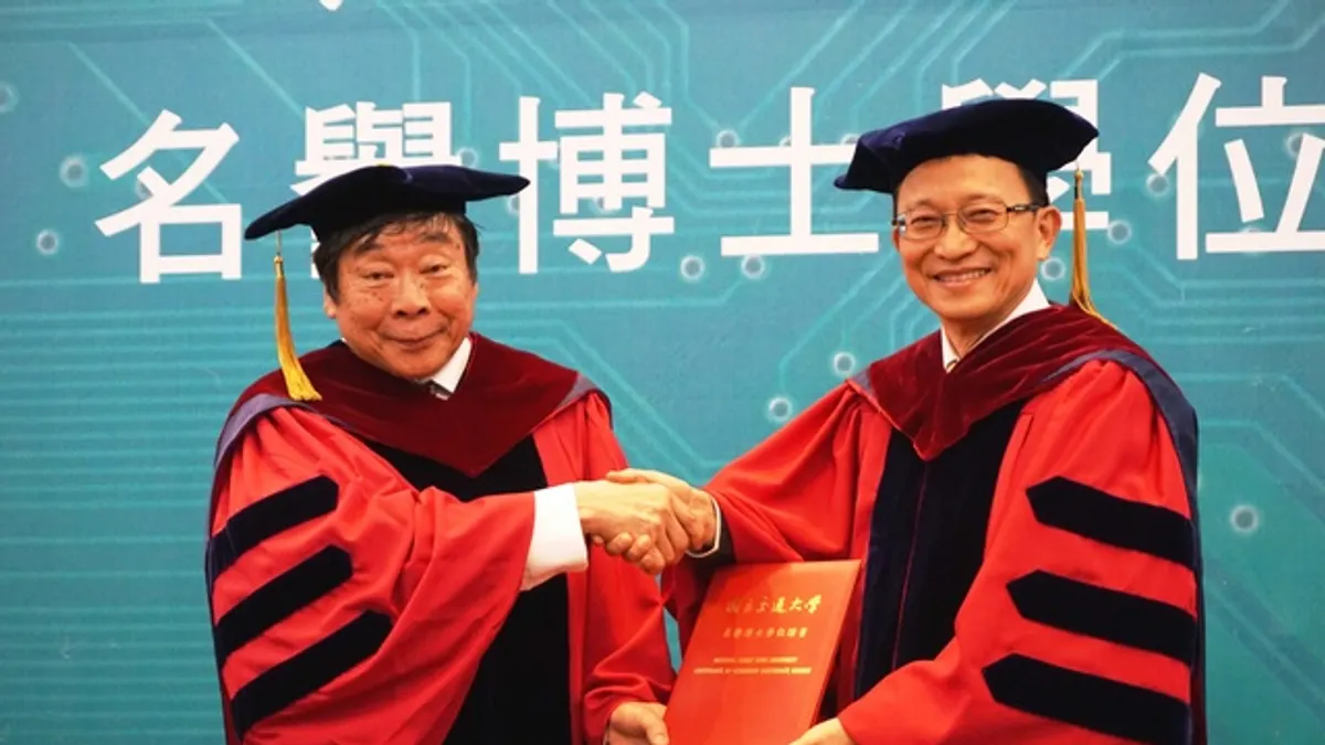 表彰推動半導體 交大頒贈馬佐平名譽博士學位