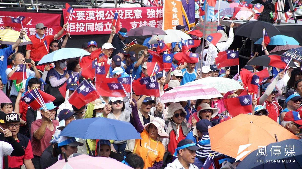 國民黨7日下午在凱道舉辦「反鐵籠公投,凱道大會師」活動。(盧逸峰攝) 國民黨7日下午在凱道舉辦「反鐵籠公投,凱道大會師」活動。(盧逸峰攝)