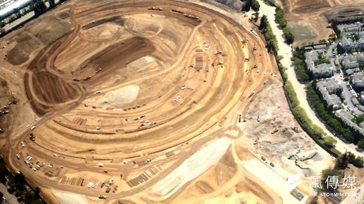 令外界好奇的蘋果新園區工地鳥瞰圖。(取自影片) 令外界好奇的蘋果新園區工地鳥瞰圖。(取自影片)