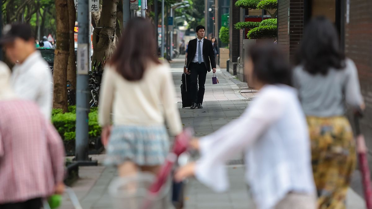 勞工分紅4.3萬元,退休金一鍵試算!股市震盪,剛狂賺3006億勞動基金恐又虧?