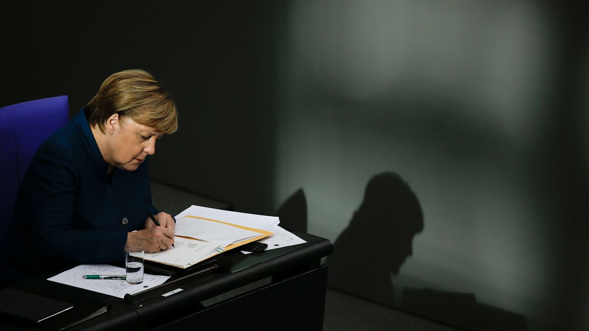 梅克爾宣布不續任德國總理之後的大選,讓德國政壇頗有版圖重組意味。(資料照,美聯社) 梅克爾宣布不續任德國總理之後的大選,讓德國政壇頗有版圖重組意味。(資料照,美聯社)