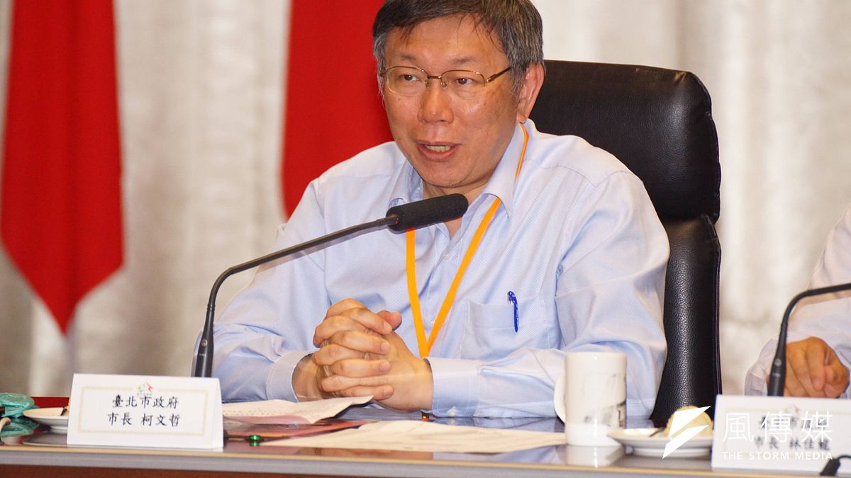 3月25日這一天,正當政壇還在討論台北市長選戰提名「柯綠」是否分手之際,台北市長柯文哲率隊前往台中,參訪台中市政建設。(資料照,盧逸峰攝) 3月25日這一天,正當政壇還在討論台北市長選戰提名「柯綠」是否分手之際,台北市長柯文哲率隊前往台中,參訪台中市政建設。(資料照,盧逸峰攝)