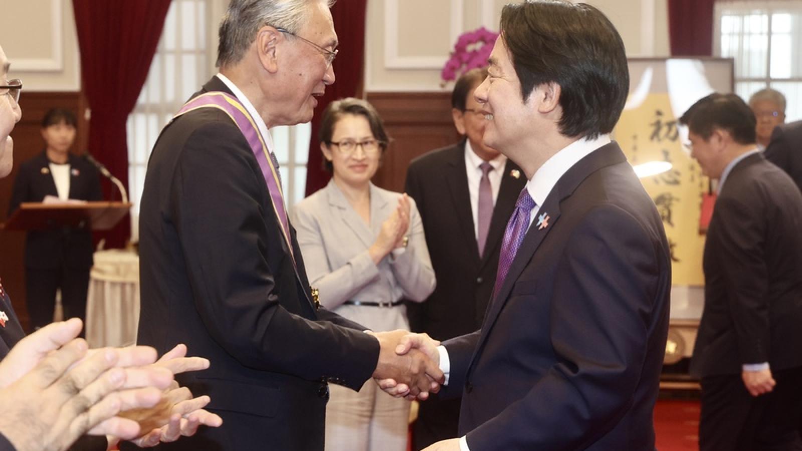 10/26國際早報|日台議聯衝上325人、馬斯克認了限制烏克蘭星鏈、南韓單季順差首度超越德日總和