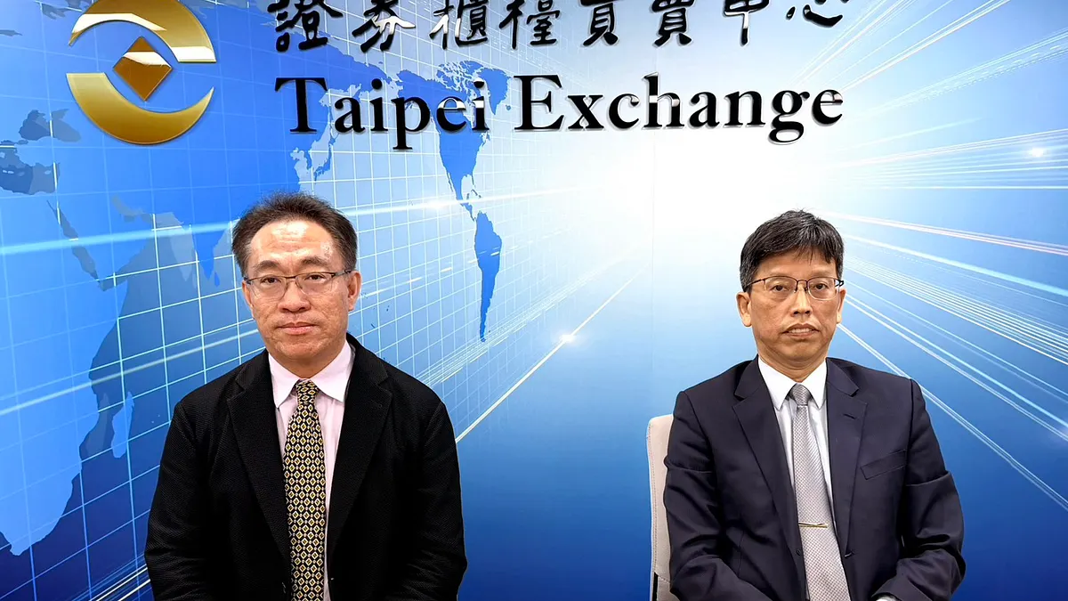 世紀民生聯手斐成公開收購萬年清。圖左為世紀民生/斐成董事長張祐銘,圖右為萬年清董事長何家慶。 世紀民生聯手斐成公開收購萬年清。圖左為世紀民生/斐成董事長張祐銘,圖右為萬年清董事長何家慶。