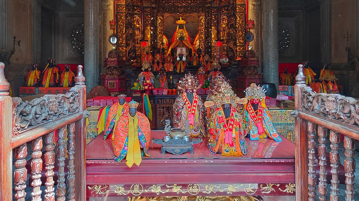 大廳擺放迎尪公的神像,並標明編號與迎請地(圖/新北市政府文化局提供) 大廳擺放迎尪公的神像,並標明編號與迎請地(圖/新北市政府文化局提供)