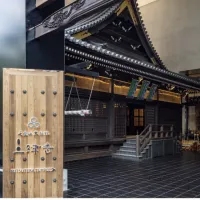 大阪・心斎橋の三津寺が、築200年の本堂と高層ホテルを融合させた新たな都市型文化財保存の取り組みを展開している。(写真/三津寺 寺院企画・広報提供) 大阪・心斎橋の三津寺が、築200年の本堂と高層ホテルを融合させた新たな都市型文化財保存の取り組みを展開している。(写真/三津寺 寺院企画・広報提供)