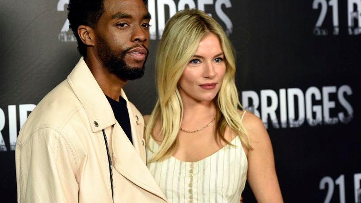 「黑豹」查德維克博斯曼與英籍演員席安娜米勒合演《暴走曼哈頓》。(AP) 「黑豹」查德維克博斯曼與英籍演員席安娜米勒合演《暴走曼哈頓》。(AP)