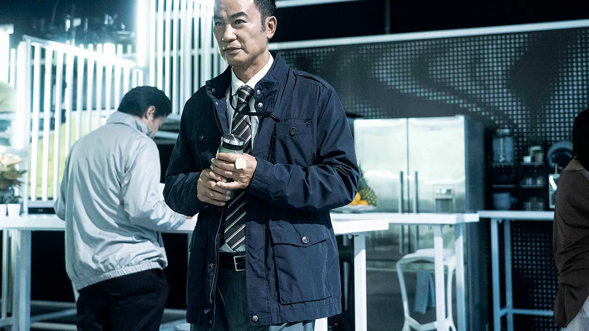 任達華在電影《斷網》裡飾演警察。(圖/LiTV、任達華提供) 任達華在電影《斷網》裡飾演警察。(圖/LiTV、任達華提供)