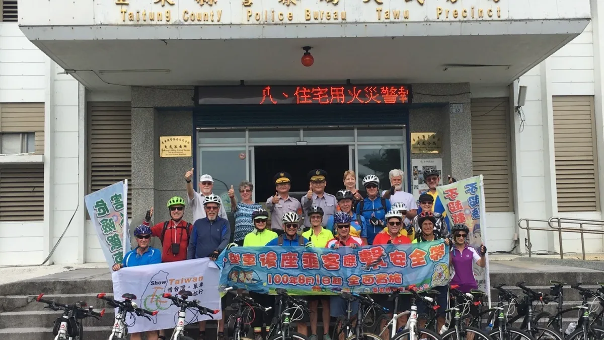 外國遊客單車環島 讚台灣人情味濃