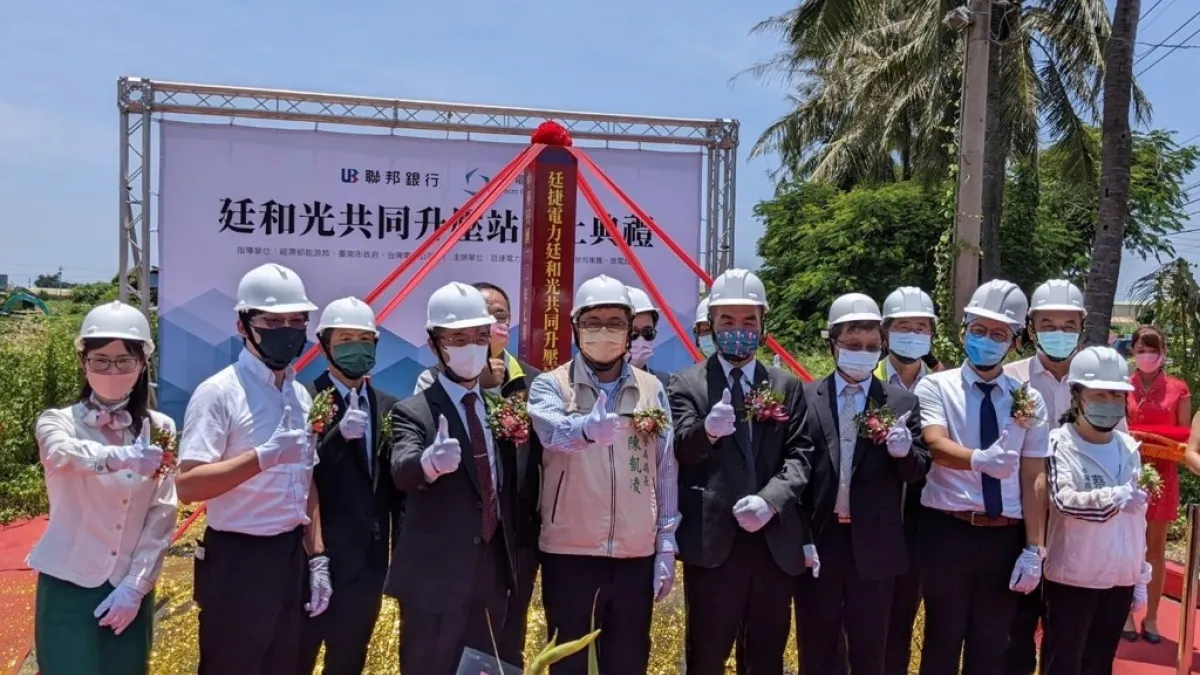 台南學甲舉行動土典禮由台南市政府經濟發展局局長陳凱凌(中)、廷捷電力董事長吳巴珊、聯邦銀行副總楊巨昌(從中至右)等共同見證下舉行。(資料照,聯邦投信提供)