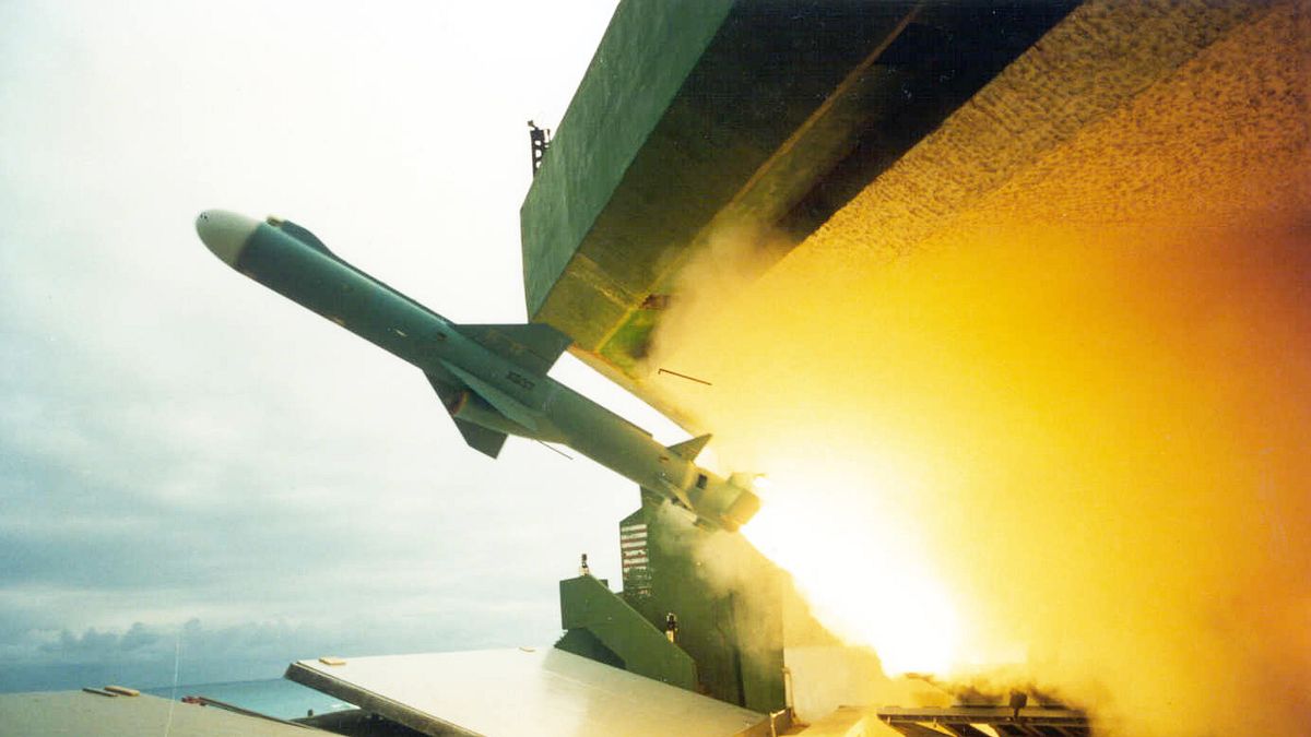 由於運算有限,不少原定建案「被插隊」,雄二E飛彈量產案是少數未受影響的。圖為雄二飛彈。(翻攝自中科院網站) 由於運算有限,不少原定建案「被插隊」,雄二E飛彈量產案是少數未受影響的。圖為雄二飛彈。(翻攝自中科院網站)